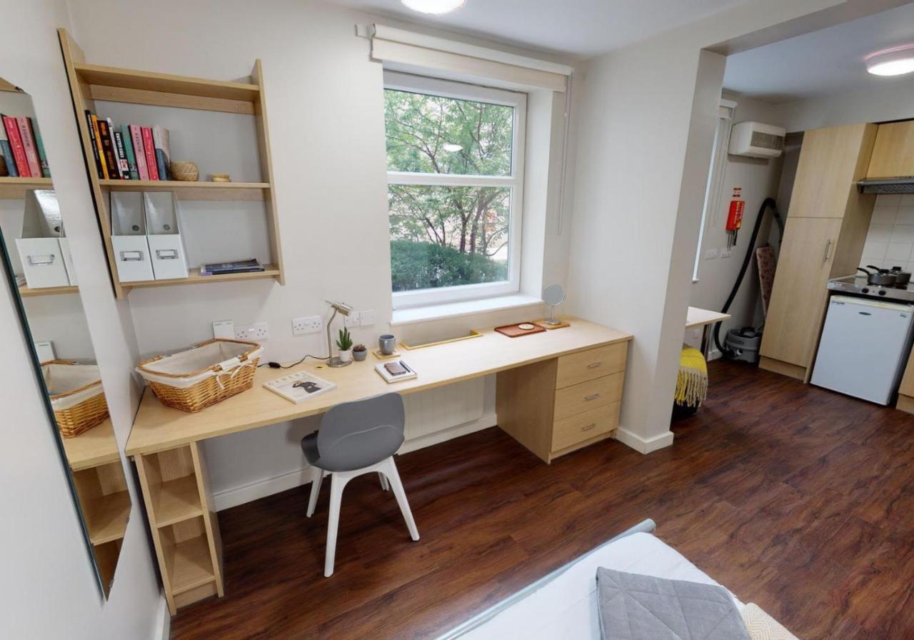 Private Bedrooms With Shared Kitchen And Studios At Iq Tufnell House In 伦敦 外观 照片