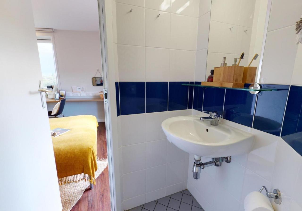 Private Bedrooms With Shared Kitchen And Studios At Iq Tufnell House In 伦敦 外观 照片
